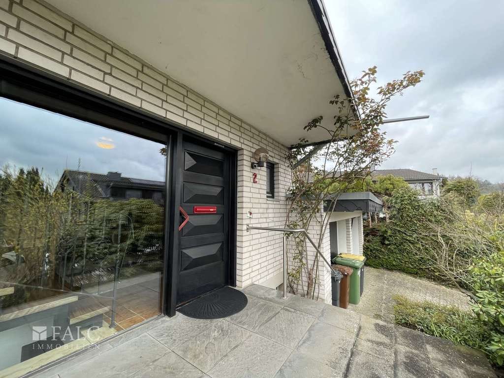 Immobilie in Overath - Wohnen mit Mehrwert: Haus mit Einliegerwohnung und Garten - Bild 1