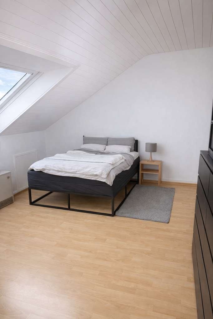 Immobilie in Ingersheim - Helle 2,5-Zimmer-Dachwohnung mit Balkon in charmantem, kleiner Wohneinheit - Bild 2