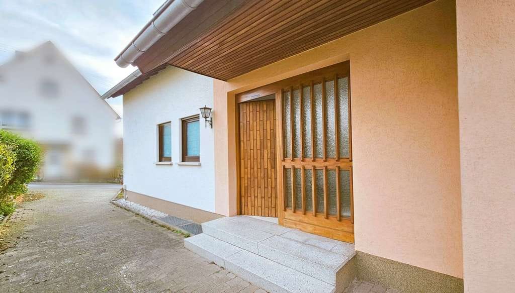 Immobilie in Bullay - Sehr gepflegtes Einfamilienhaus mit Garage, Garten und Balkon in Bullay/Mosel - Bild 2