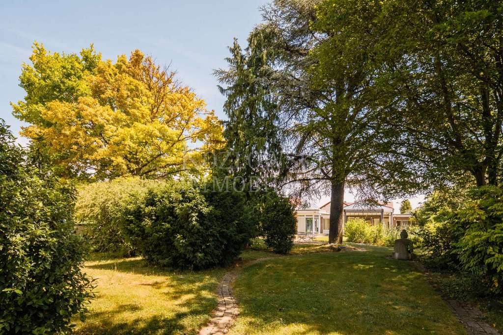 Immobilie in Haßloch - In Privatstraße am Feldrand - Design-Bungalow mit großem Traumgarten! - Bild 0