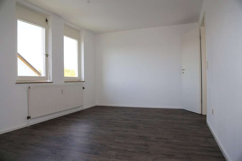 Immobilie in Oberstenfeld - Toll geschnittene helle Dachgeschosswohnung in Oberstenfeld provisionsfrei! - Bild 4