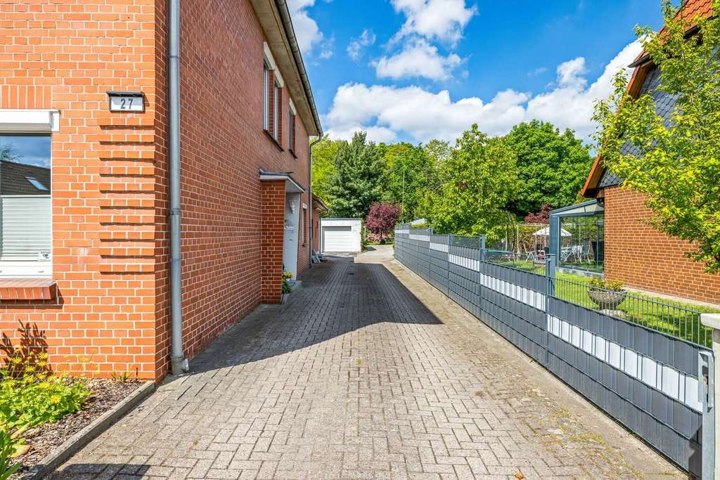 Immobilie in Winsen (Aller) - Moderne Doppelhaushälfte trifft auf Dorfcharakter - Bild 1