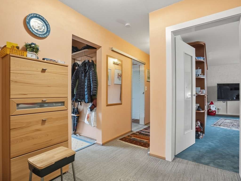 Immobilie in Lindau (Bodensee) - Kapitalanlage: 3-Zimmer-Wohnung mit Balkon, Bergblick und großer Doppelgarage - Bild 2