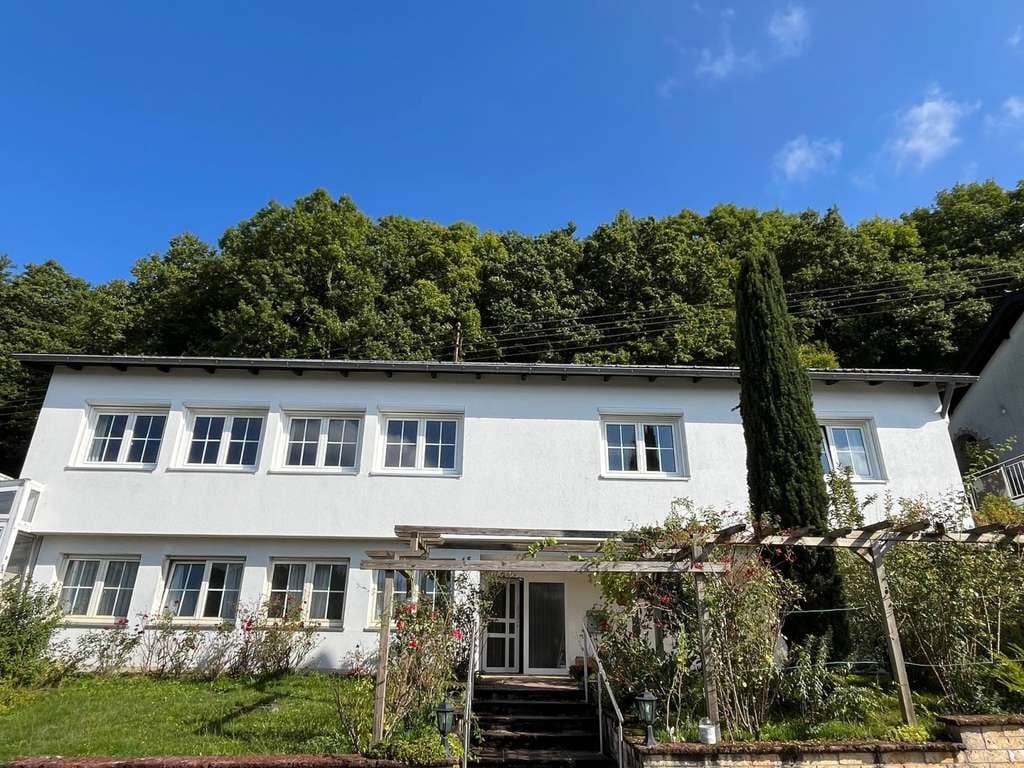 Immobilie in Eppelborn - DIRMINGEN: Großzügiger Bungalow mit ELW und Photovoltaikanlage in idyllischer Höhenlage! - Bild 3