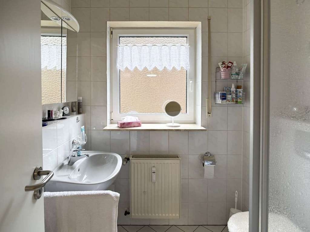 Immobilie in Idar-Oberstein - Vermietete 2-Zimmer-Wohnung mit Balkon & Stellplatz – solide Kapitalanlage - Bild 3