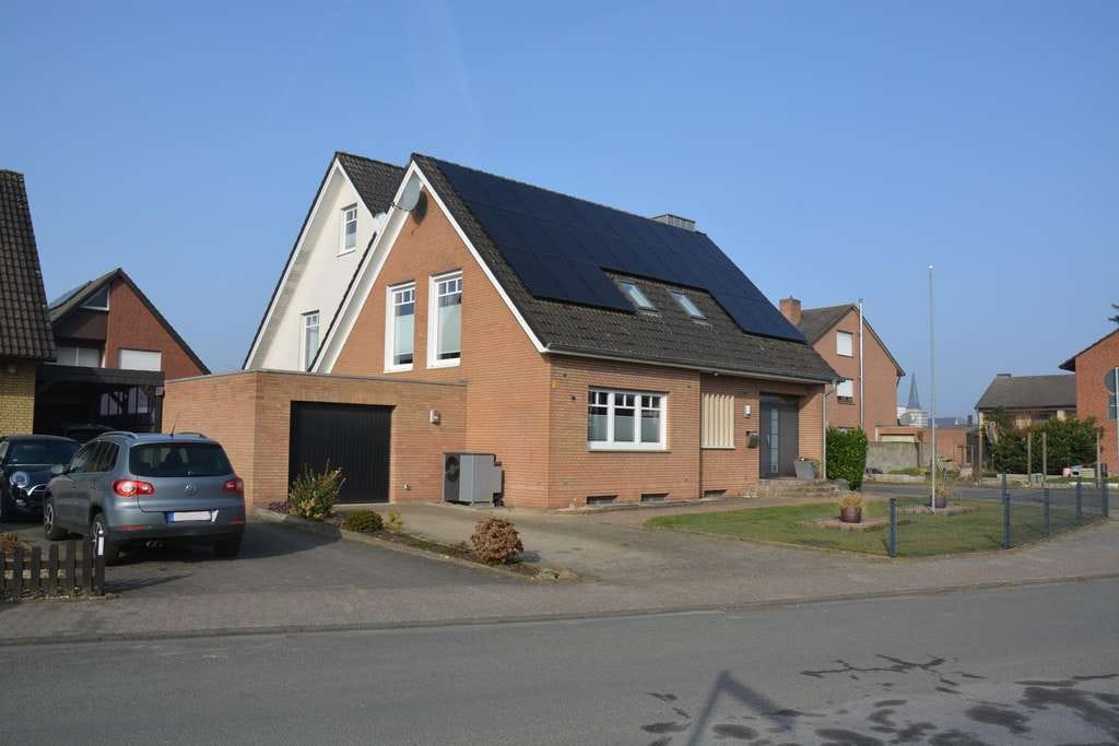 Immobilie in Nordwalde - Modernisiertes Familienhaus mit großem Süd-West-Garten, Photovoltaik und Wärmepumpe - Bild 2