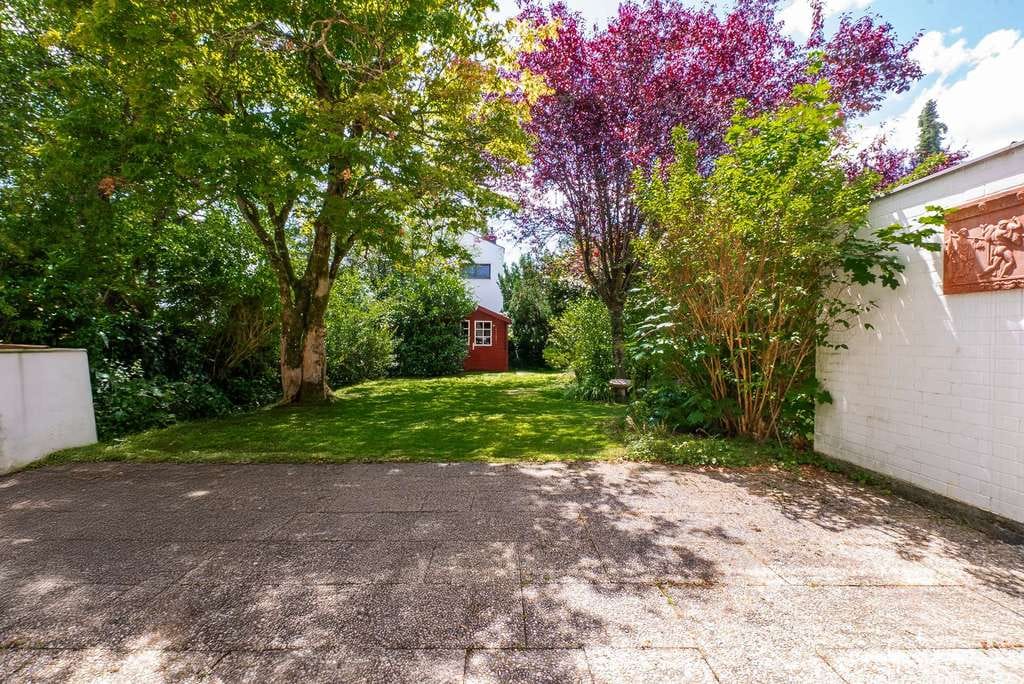 Immobilie in Krailling - Großzügiges RMH mit Garten und Einzelgarage in Familienfreundlicher Lage von Krailling - Bild 2