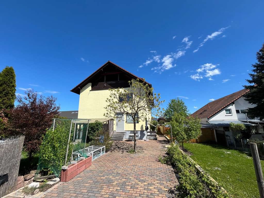 Immobilie in Dettenheim - Schauen Sie Hauptgebäude/größter Teil BJ 91 , 2 Familienhaus mit Doppelgarage/2 Carports/Grillhütte - Bild 3