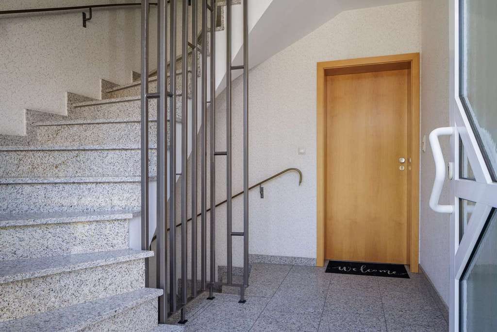 Immobilie in Rahden - Voll vermietet, gepflegt und werthaltig – 3-Familienhaus mit Garagen als attraktive Kapitalanlage - Bild 2