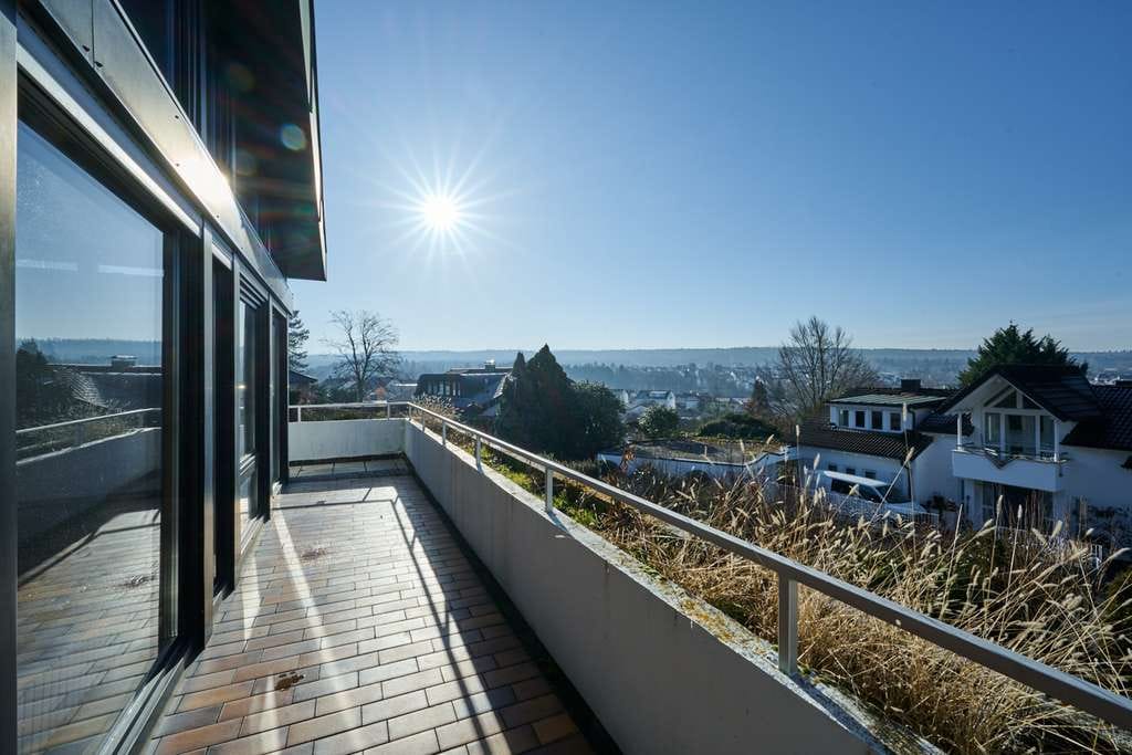 Immobilie in Dettenhausen - WOHNEN MIT WEITBLICK – EINFAMILIENHAUS MIT EINLIEGERWOHNUNG IN SPITZENLAGE - Bild 0