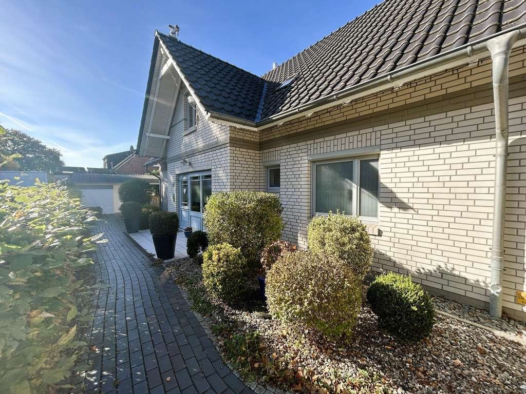 Immobilie in Mönkeberg - Zweifamilienhaus mit Gartenidylle in Spielstraßenlage - Bild 3