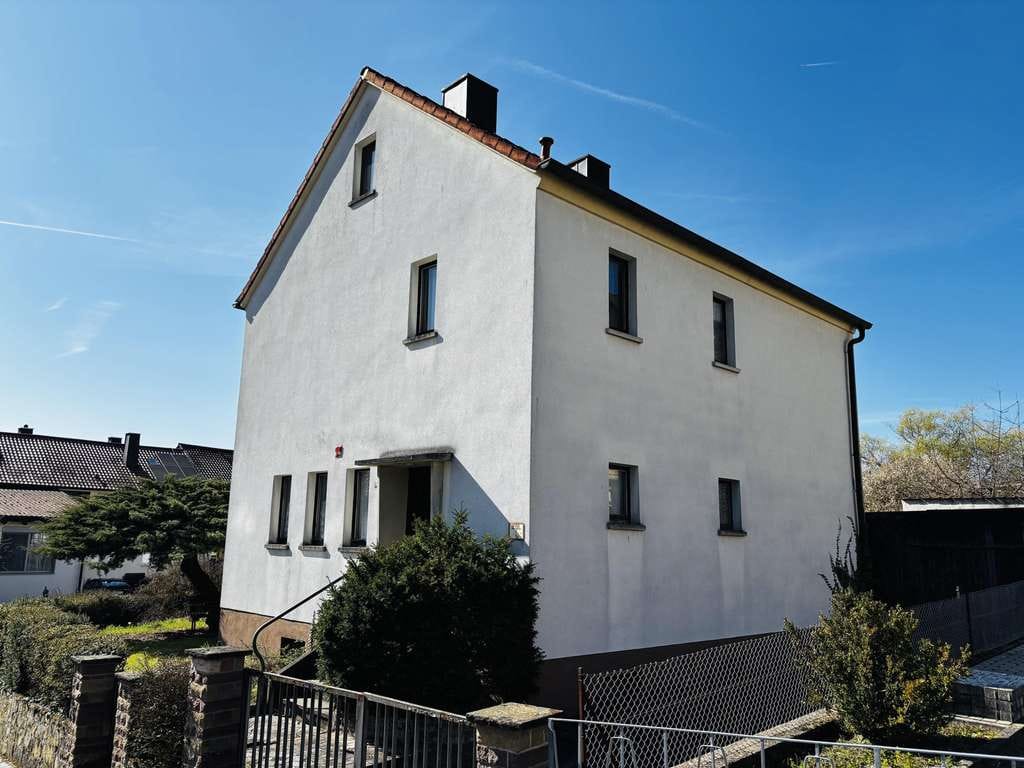 Immobilie in Zeil am Main - Ihr neues Zuhause im stadtnahen Grün...familienfreundliches Wohnhaus mit Südterrasse/Balkon und so - Bild 3