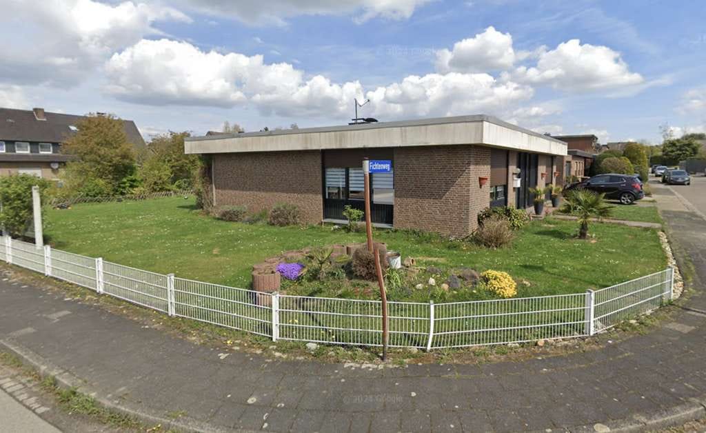 Immobilie in Uedem - Freistehendes EFH-Bungalow mit Garage, Garten und Kamin ! - Bild 1