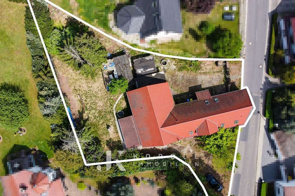 Immobilie in Elsterheide - Halštrowska Hola - Logenplatz am Leuchtturm: Sanierungsobjekt in See-Nähe mit 3 Wohneinheiten - Bild 1