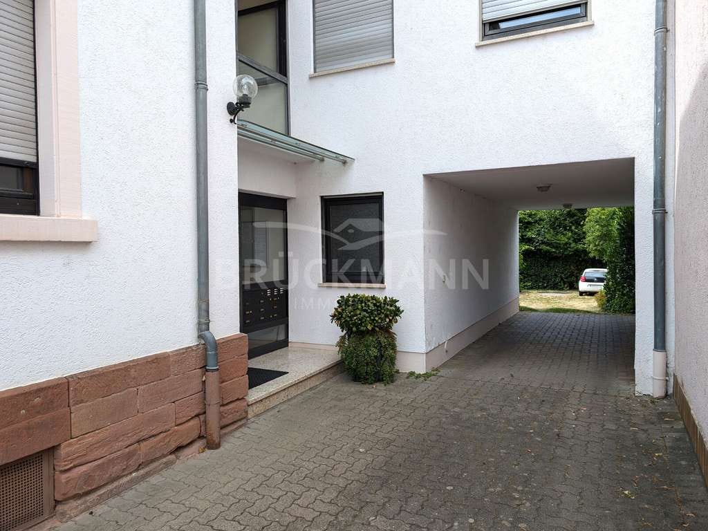 Immobilie in Grünstadt - Lagevorteil garantiert: 3-Zimmer-DG-Wohnung mit Stellplatz in bester Stadtlage von Grünstadt - Bild 2