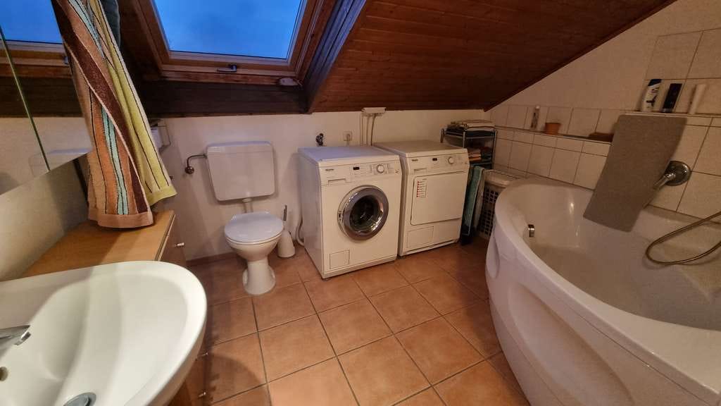 Immobilie in Lenggries - Heimelige DG Wohnung mit Bergblick - Bild 4