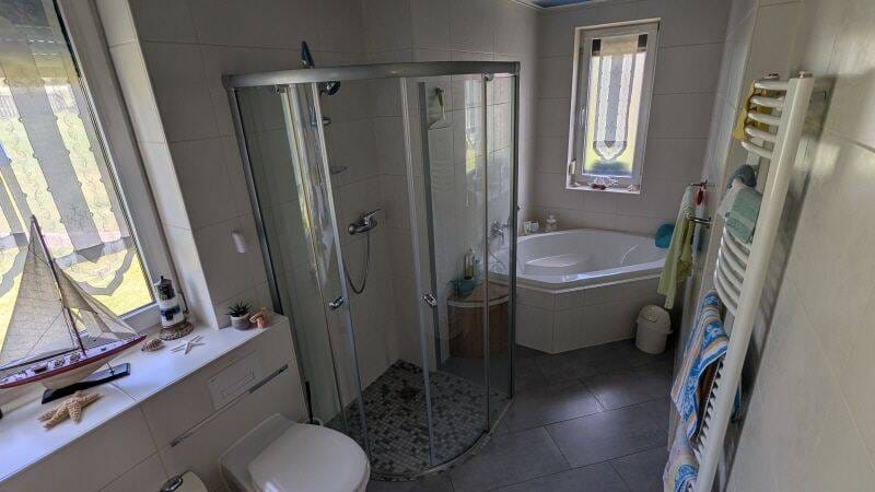 Immobilie in Bad Gottleuba-Berggießhübel - Traumhafte Feldrandlage! Gepflegtes Einfamilienhaus mit großem Grundstück, Garage und massivem Nebengebäude - Bild 4