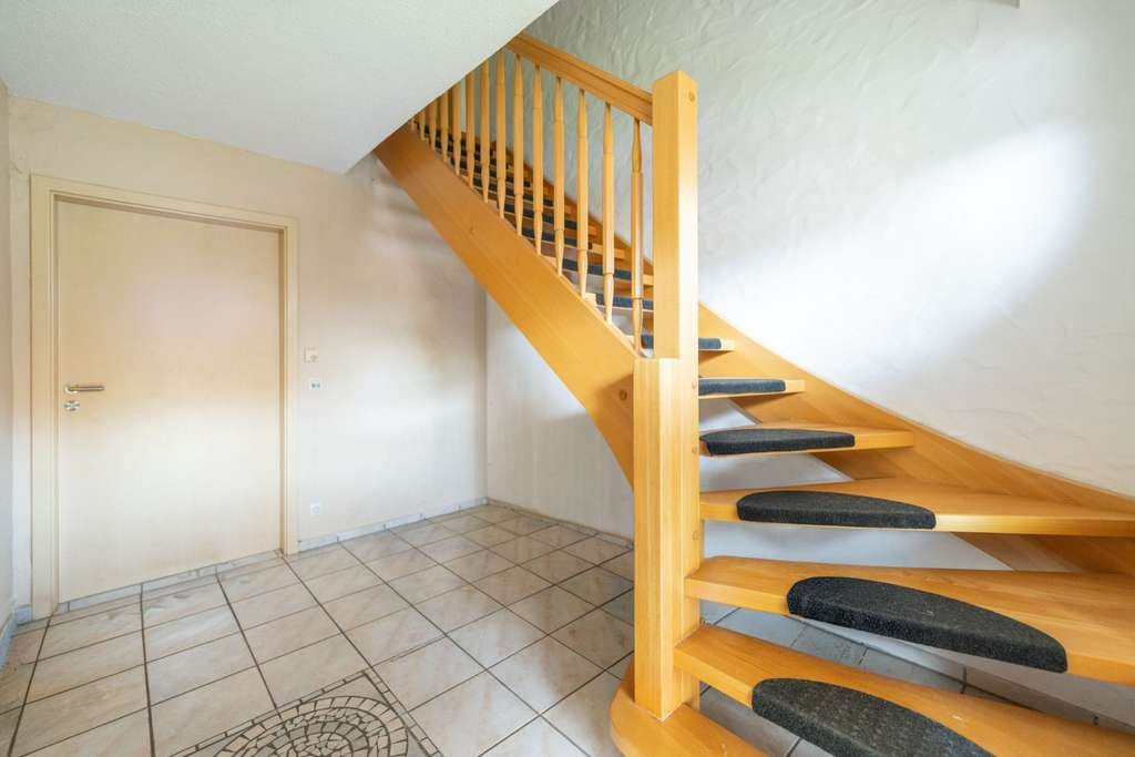 Immobilie in Schlüsselfeld - Zweifamilienhaus mit Scheune, Garten und vielseitigem Nutzungspotenzial - Bild 4