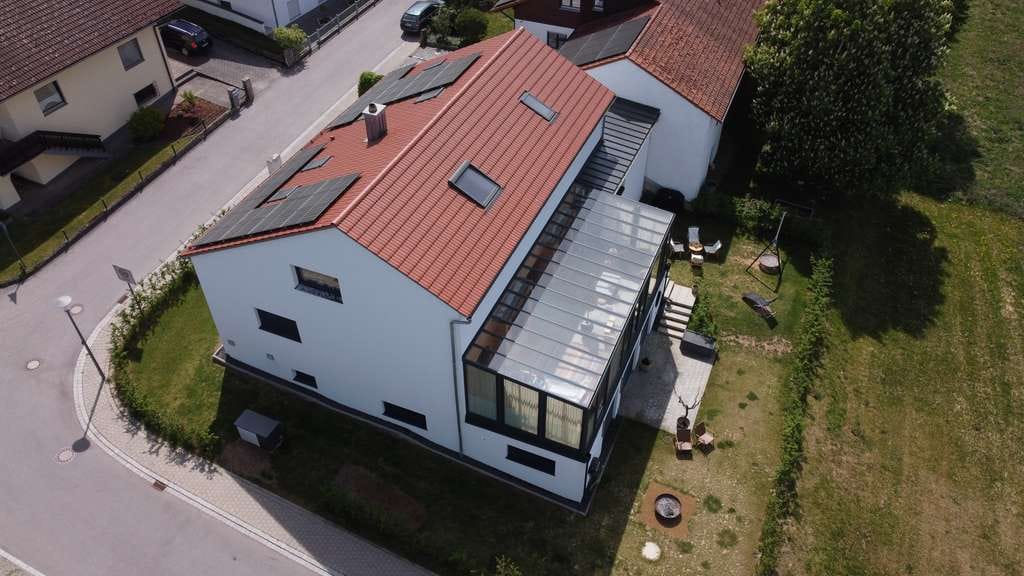 Immobilie in Mengkofen - Bieterverfahren: Neuwertiges Einfamilienhaus mit hochwertiger Ausstattung - Bild 1