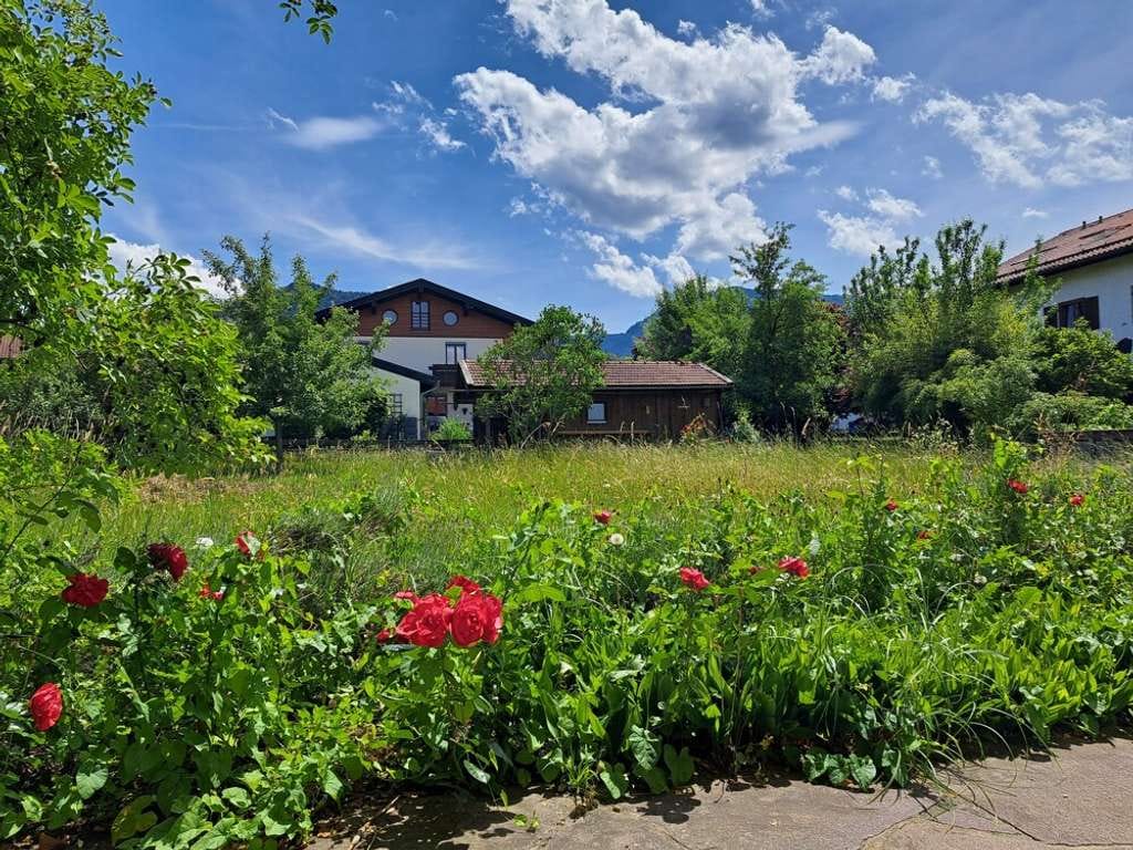 Immobilie in Frasdorf - Optimale Wohnlage in Frasdorf:
Landhaus mit schönem Bergblick in ruhiger Wohnlage - Bild 2