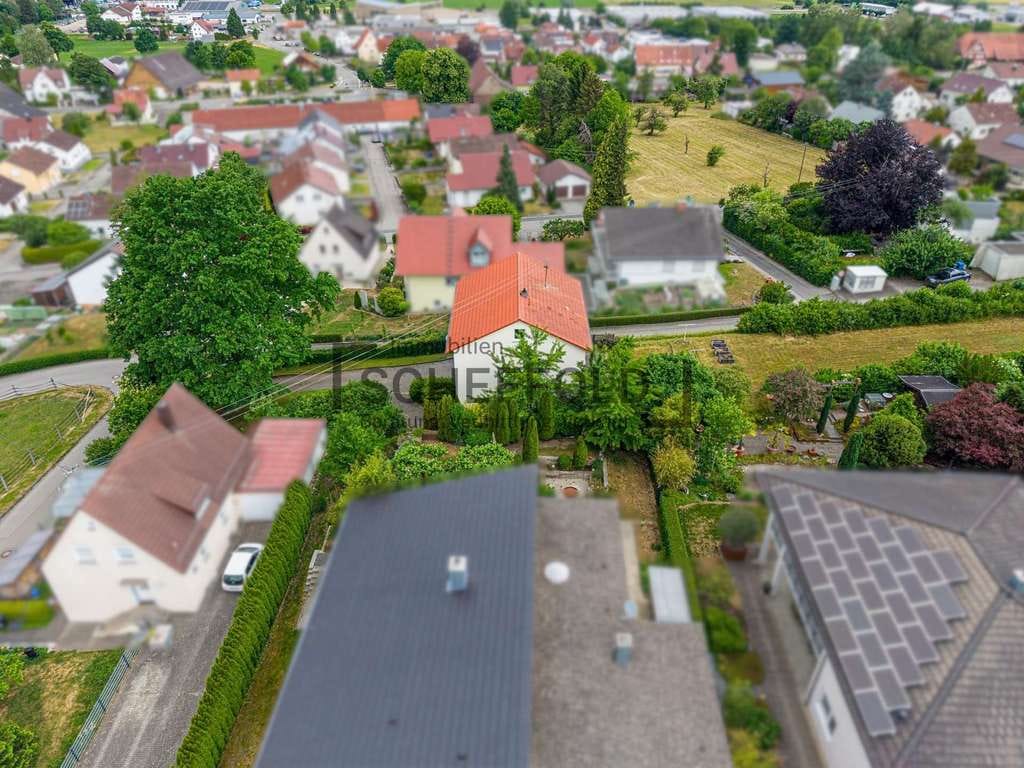 Immobilie in Ertingen - Charmant! Großzügiges Zweifamilienhaus in ruhiger Wohnlage mit herrlichen Sonnenbalkonen - Bild 4