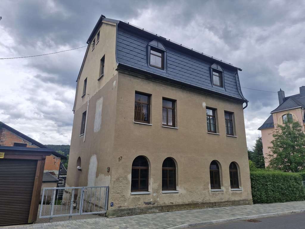 Immobilie in Lößnitz - Zweifamilienhaus mit Ausbau- und Gestaltungsmöglichkeiten in Lößnitz! - Bild 1