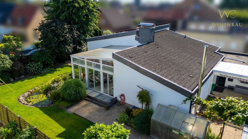 Immobilie in Jüchen - WOHNBAU: Großer Bungalow mit 283 qm in gutem Zustand und Einliegerbereich mit eigenem Eingang - Bild 1