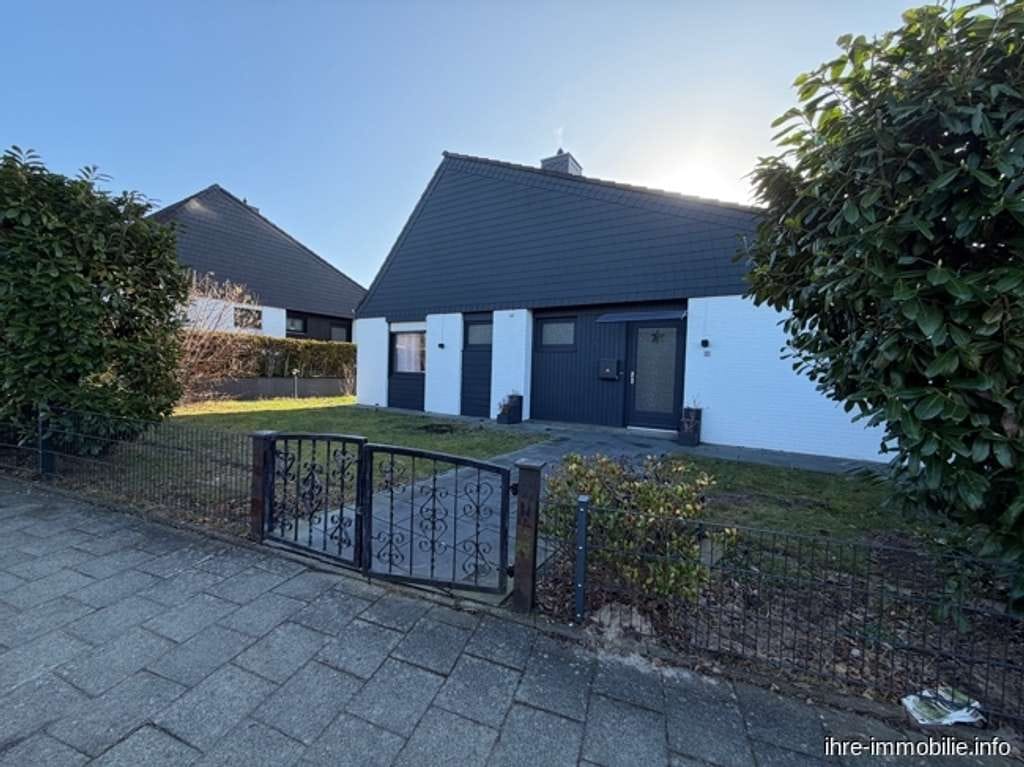 Immobilie in Oyten - Nähe Oyter See, Haus mit 7 Zimmern, 2 Bäder, Garage, in famlienfreundlicher Lage (Sackgasse). - Bild 0