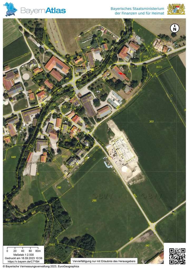 Immobilie in Eiselfing - Großes sanierungsbedürftiges Anwesen mit 7019 m² Grundstücksfläche - Bild 3