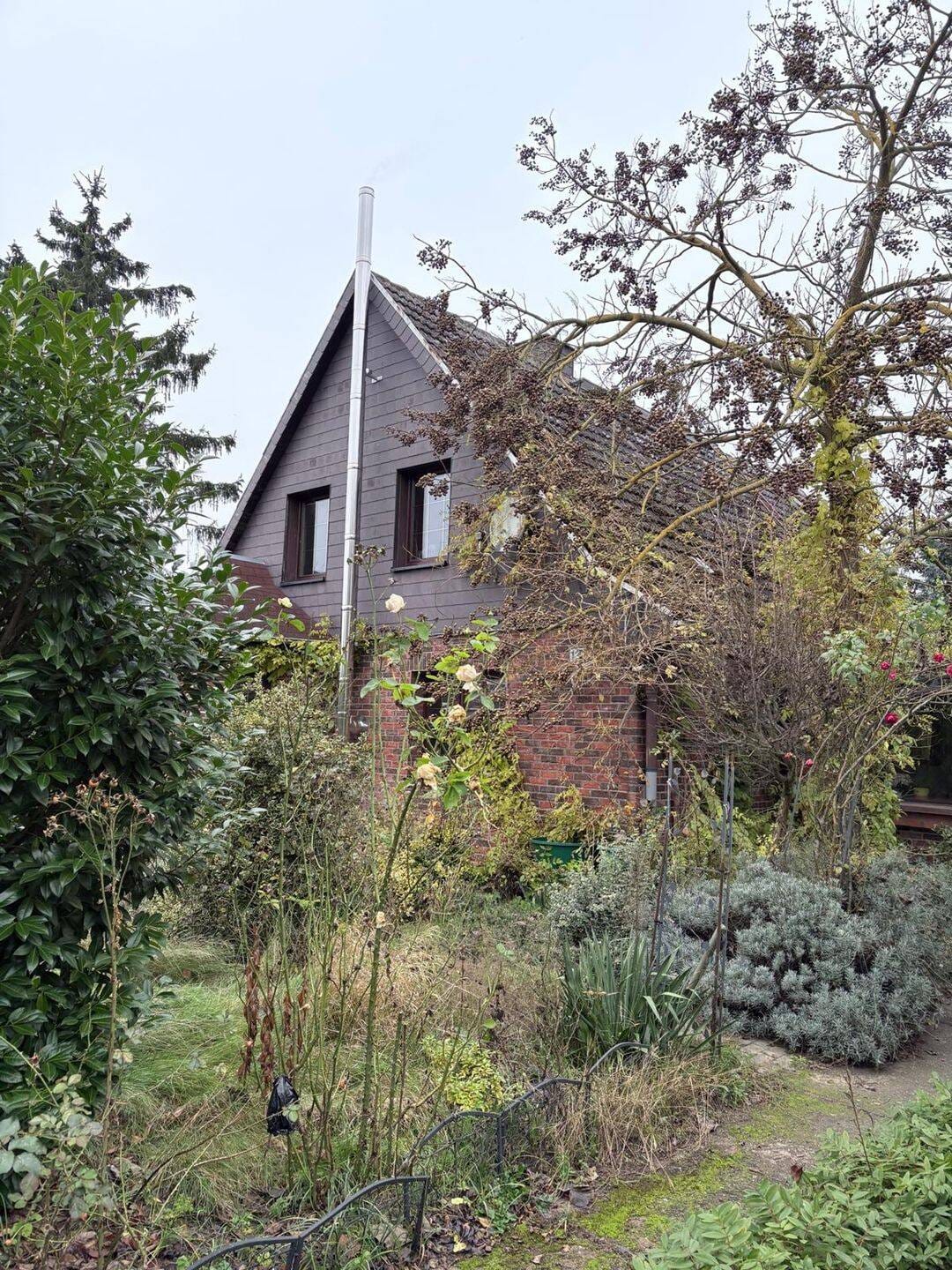Immobilie in Zehdenick - Big Deal für kreative Köpfe: Charmantes Landhaus mit großem Grundstück, Nebengebäuden und Erdkeller - Wohnen, Arbeiten oder Neubau verwirklichen - Bild 2