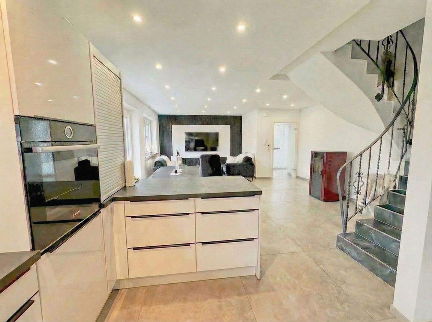 Immobilie in Durach - Top-Preis: Exklusive Maisonettewohnung in Weidach inklusive hochwertiger Küche und TG-Stellplatz - Bild 0