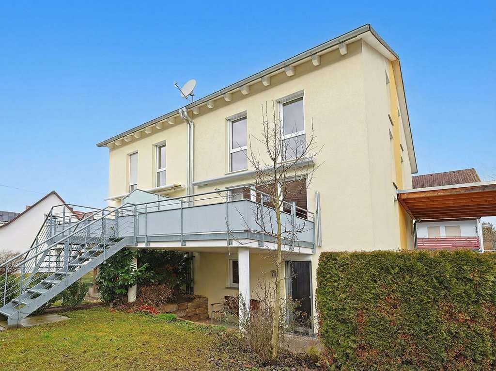 Immobilie in Nufringen - Moderne Doppelhaushälfte mit großem Balkon und überdachter Terrasse - Bild 0