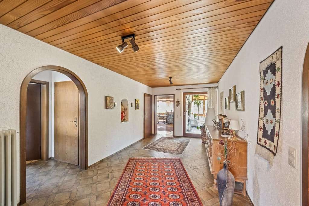 Immobilie in Rietheim-Weilheim - Familienhaus im Grünen – viel Platz, großes Grundstück und Ausbaupotenzial - Bild 2