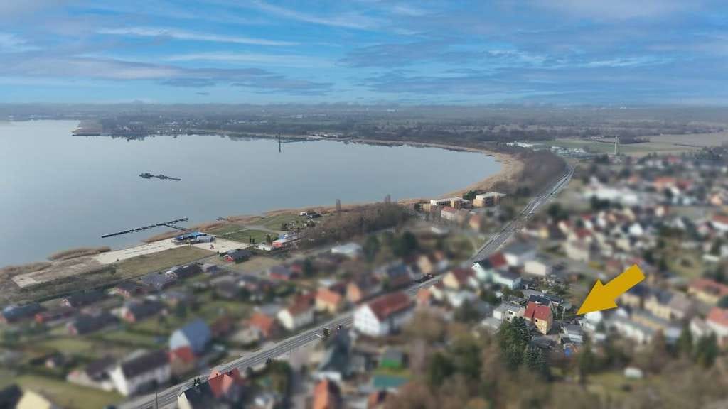 Immobilie in Muldestausee - Zweifamilienhaus in Mühlbeck
Wohnen nur wenige Schritte vom See entfernt mit grünem Gartengrundstüc - Bild 2