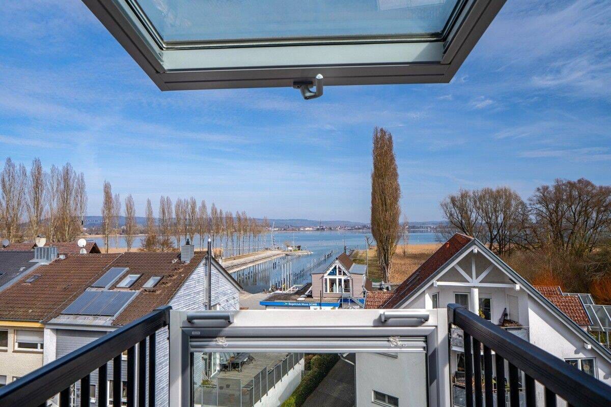 Immobilie in Moos - Seesicht, Stil & Großzügigkeit - außergewöhnliche DG-Maisonettewohnung in Moos - Bild 2
