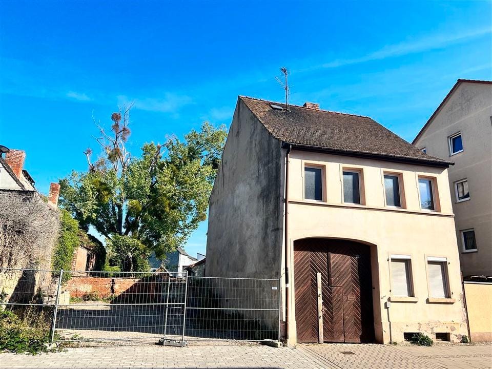 Immobilie in Schönebeck (Elbe) - Tradition trifft Zukunft – Sanierungsobjekt in bester Altstadtlage von Schönebeck/Elbe - Bild 0