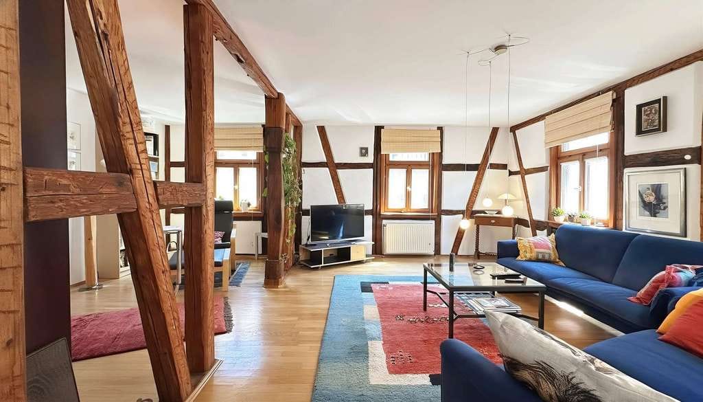 Immobilie in Cleebronn - Charmantes Einfamilienhaus mit Fachwerkflair, Terrasse & idyllischem Garten in Cleebronn - Bild 2