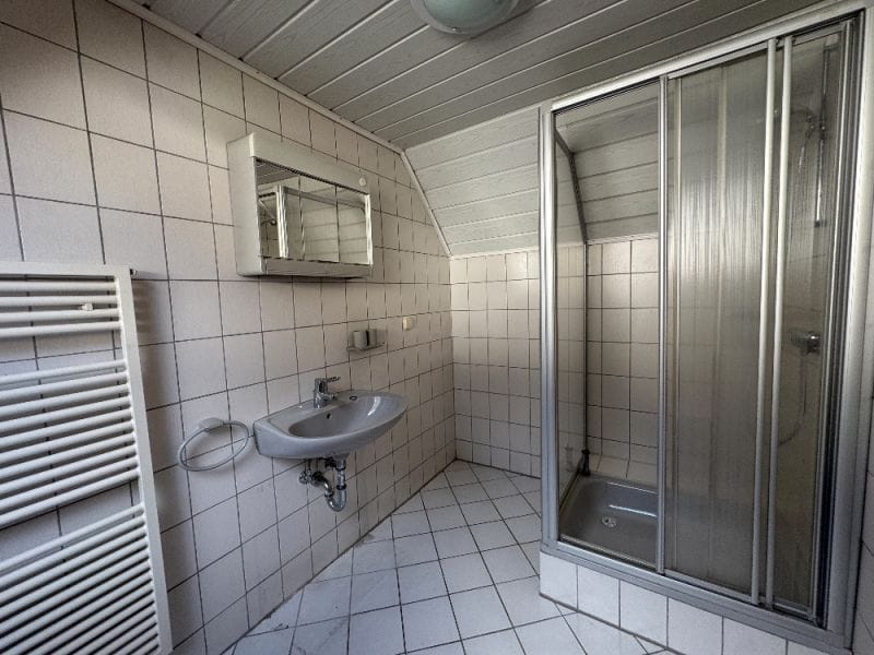 Immobilie in Ober-Mörlen - Viel Raum für Zukunftsideen! Mehrgenerationshaus für große Familien oder clevere Investoren! - Bild 2
