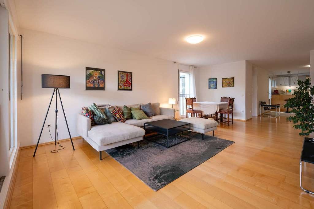 Immobilie in Putzbrunn - FIRSTPLACE - Ihr grünes Refugium: 4-Zi-Gartenwohnung mit Charme in Putzbrunn - Bild 3