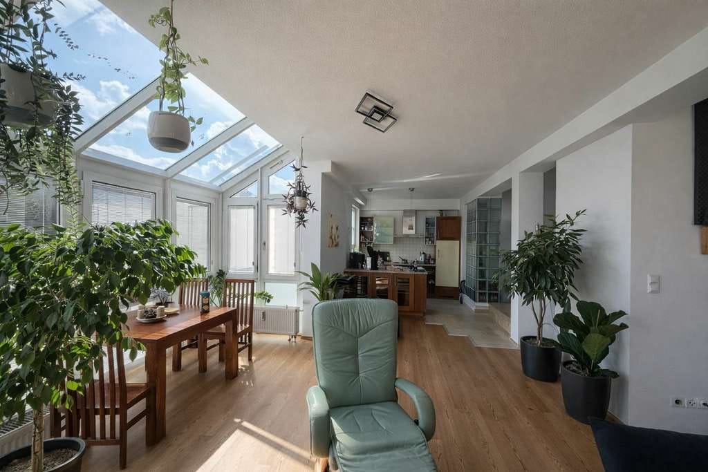 Immobilie in Großhabersdorf - Stilvolle Maisonettewohnung mit Wintergarten und viel Platz zum Wohlfühlen - Bild 2