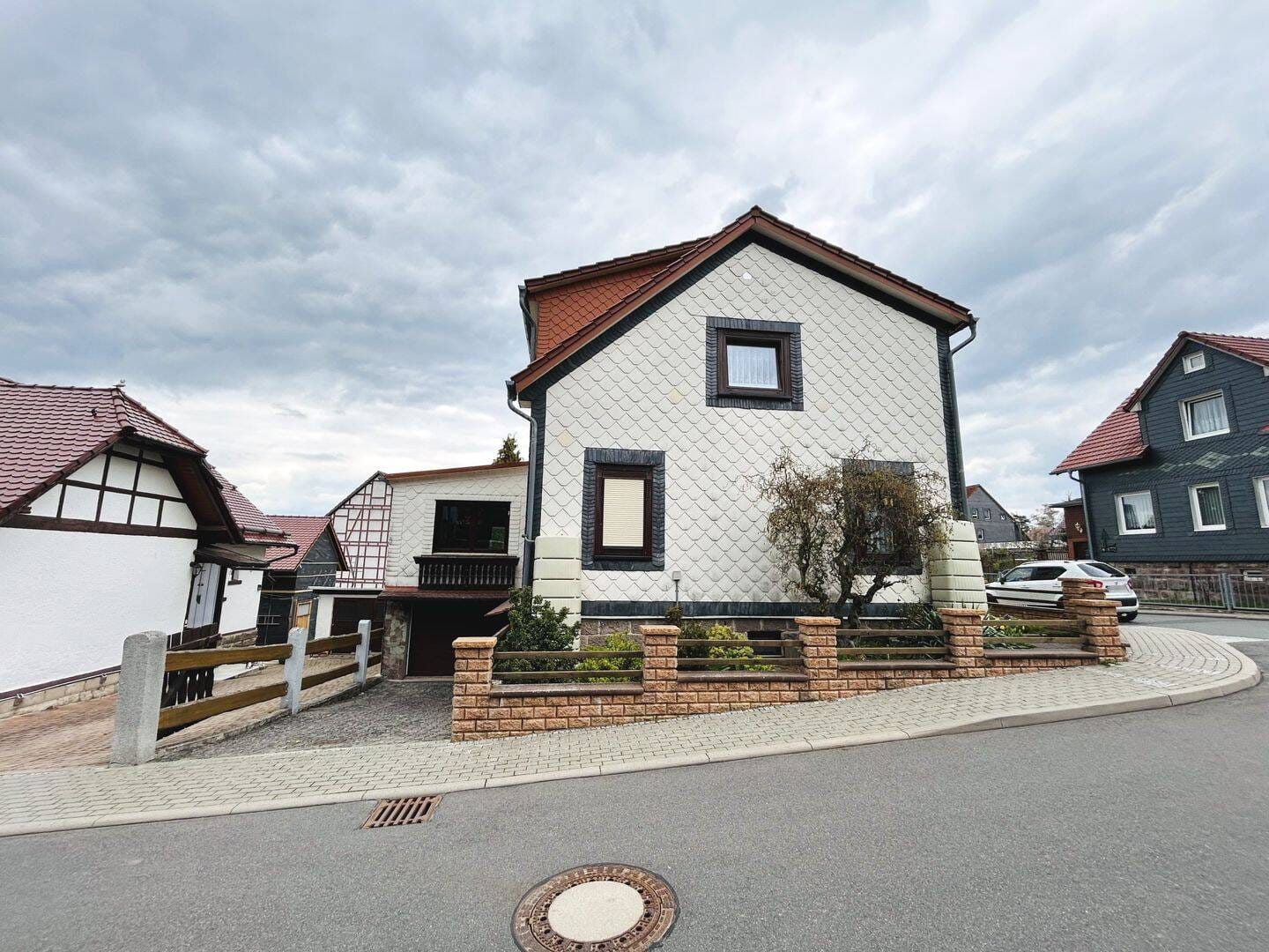 Immobilie in Geratal - Charmantes Mehrgenerationenhaus mit Wintergarten & drei Garagen in ruhiger Lage von Frankenhain - Bild 4