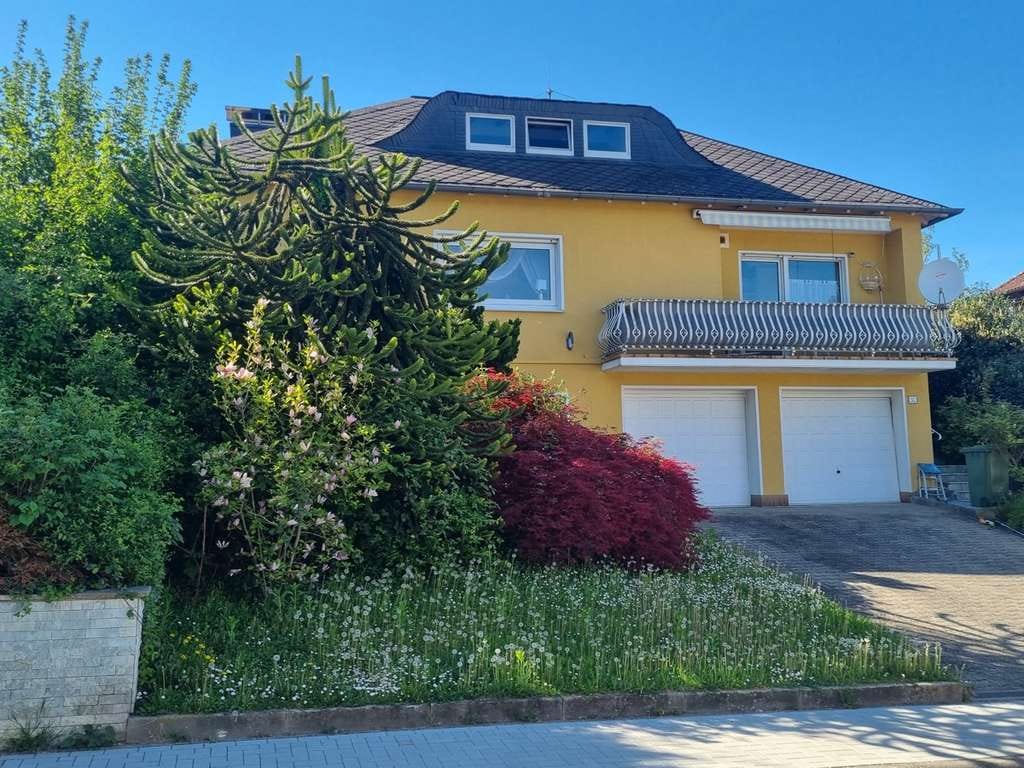 Immobilie in Nidderau - Stilvolles Einfamilienhaus im gehobenen Bungalow-Segment mit eigenständiger Einliegerwohnung - Bild 2
