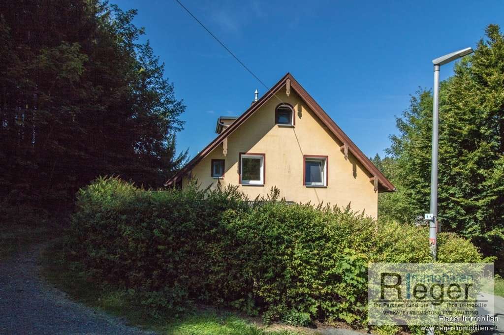 Immobilie in Gefrees - LÄNDLICHE IDYLLE? BITTESCHÖN.
Einfamilienhaus am Waldrand von Grünstein OT Gefrees zu verkaufen. - Bild 0