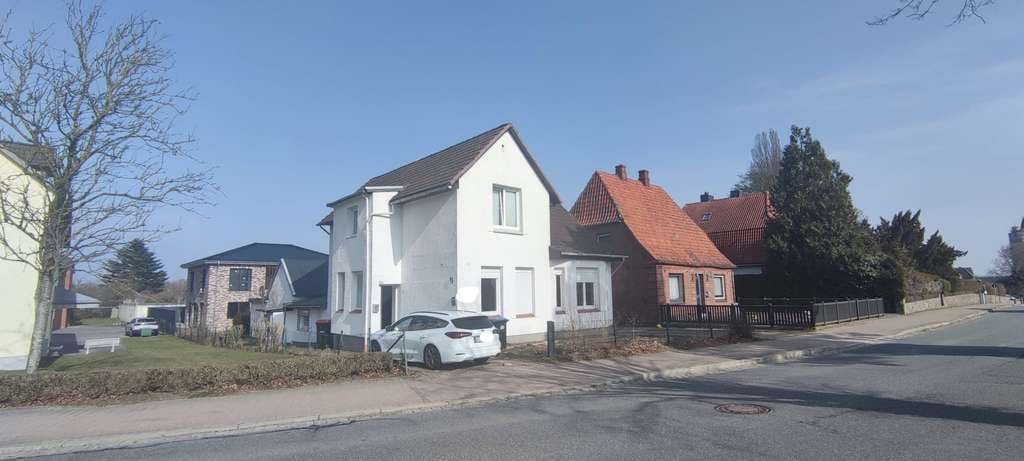 Immobilie in Bad Segeberg - Achtung !!!!!! Zweifamilienhaus, modernisiert mit neuer Heizung - Bild 2