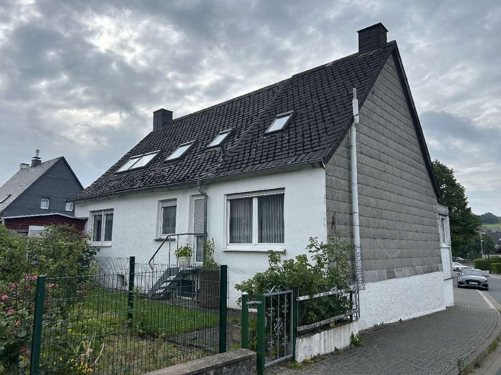 Immobilie in Brilon - Bezahlbares Wohnen für die Familie! Renovieren und einziehen! - Bild 0