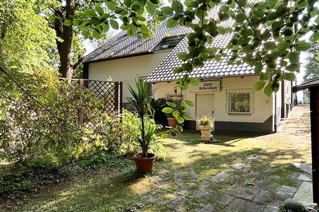 Immobilie in Coppenbrügge - Teilsaniertes 2-3 Familienhaus in absoluter Alleinlage - Bild 0