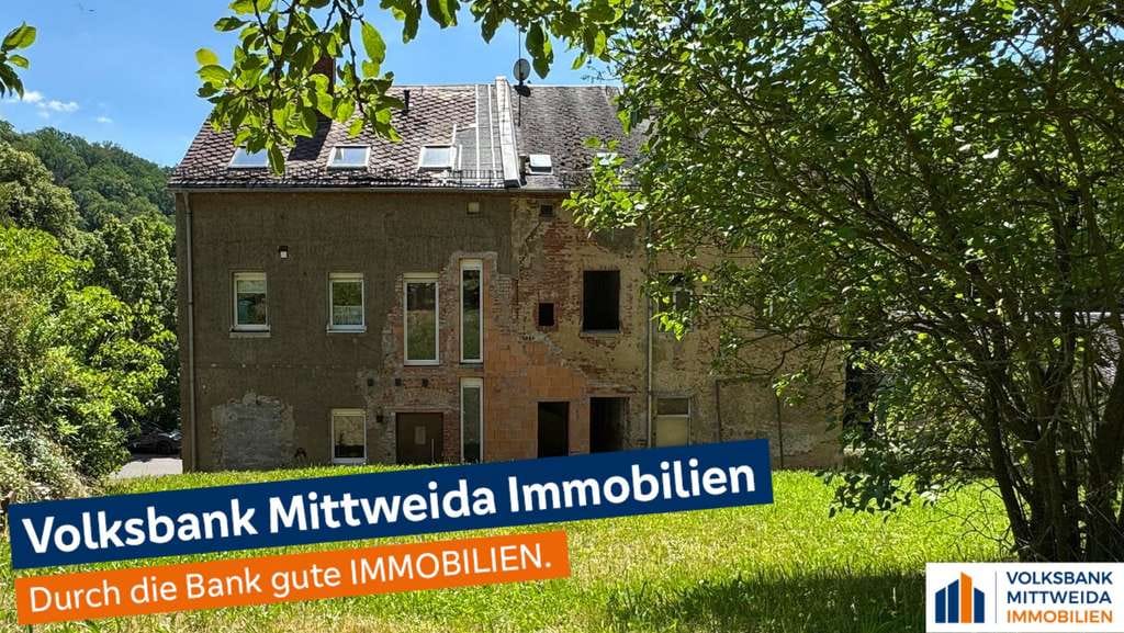 Immobilie in Waldheim - Teilsaniertes 2- Familienhaus mit Ausbaureserve und großem Grundstück in ruhiger Lage! - Bild 0