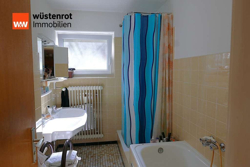 Immobilie in Glatten - Zweifamilienhaus mit Einliegerwohnung und drei Garagen in Glatten in bester Aussichtslage. - Bild 4