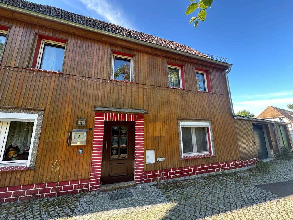 Immobilie in Zwenkau - Einfamilienhaus in zentraler ruhiger Lage von Zwenkau mit Doppelgarage zu verkaufen - Bild 0