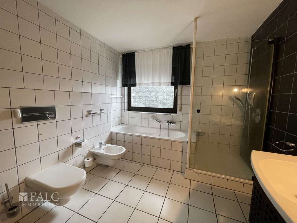 Immobilie in Overath - Wohnen mit Mehrwert: Haus mit Einliegerwohnung und Garten - Bild 5